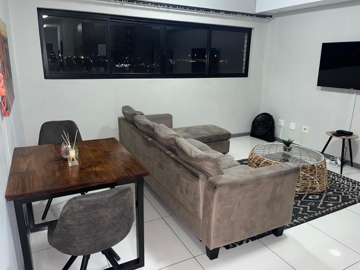 The Den Marensky Towers Apartment Windhoek Ngoại thất bức ảnh