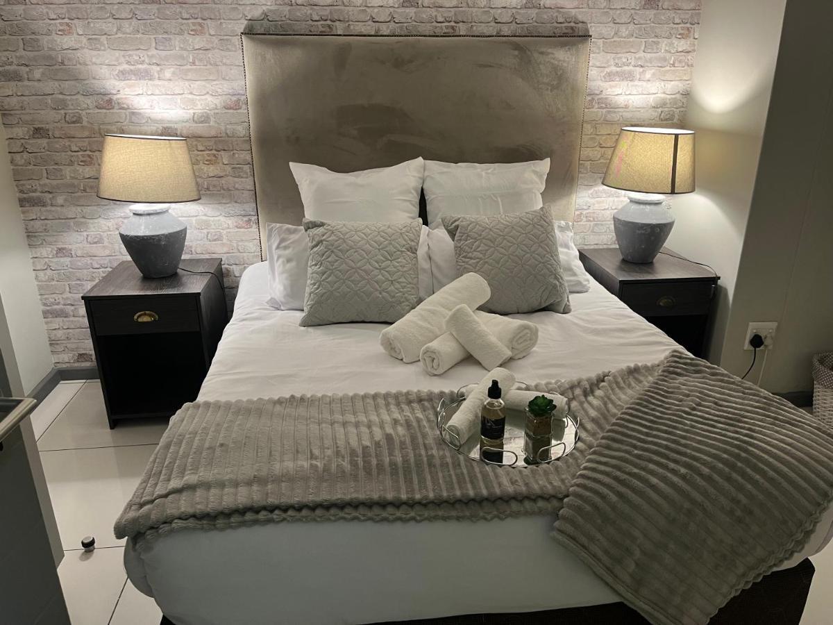The Den Marensky Towers Apartment Windhoek Ngoại thất bức ảnh