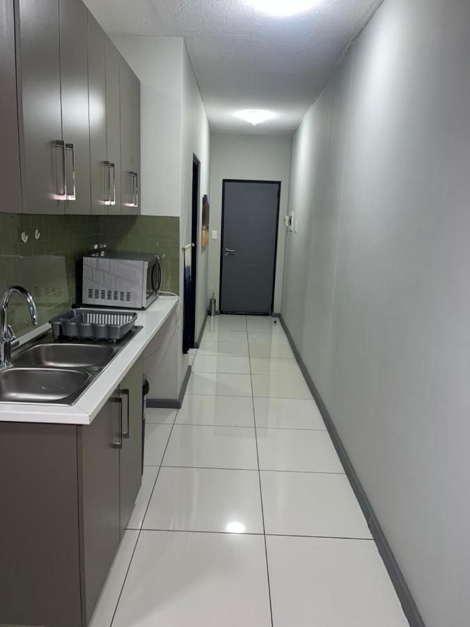 The Den Marensky Towers Apartment Windhoek Ngoại thất bức ảnh