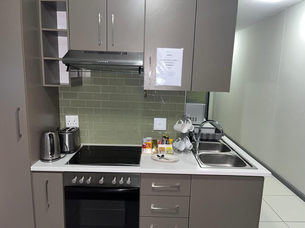 The Den Marensky Towers Apartment Windhoek Ngoại thất bức ảnh